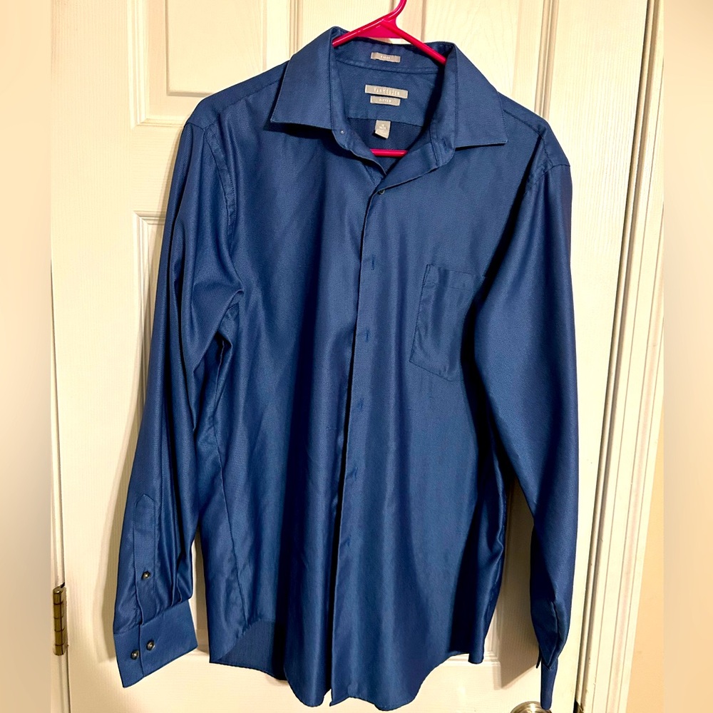 Men’s Van Heusen Blue Dress Shirt in Size 16.5 34/35.